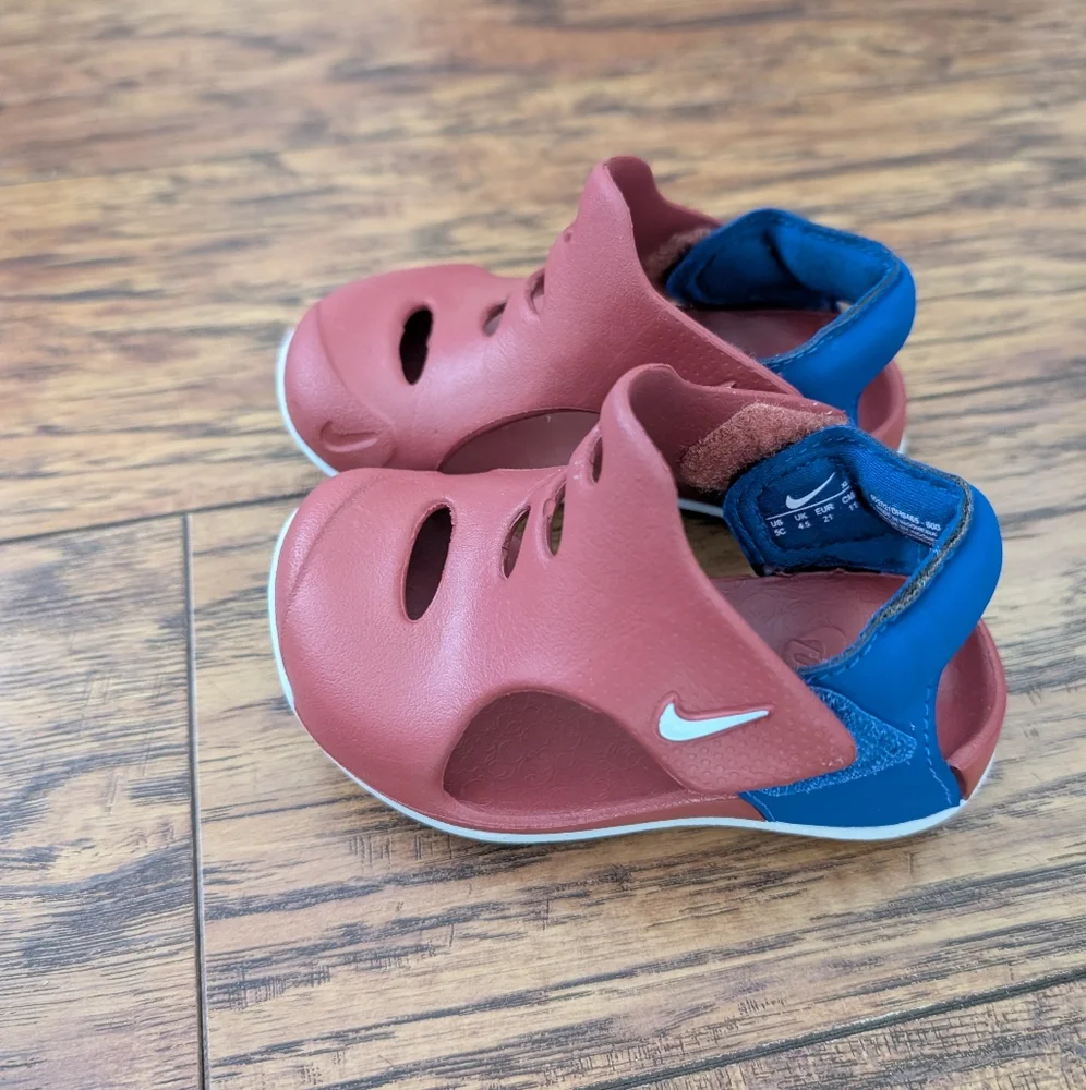 💥3/$24 Nike Sunray Red And Blue Sandal‎